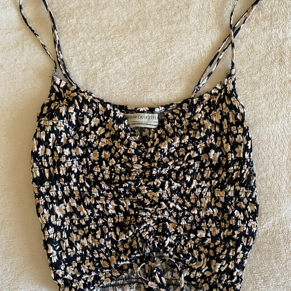 UO Sophie Rutched Cropped Cami - Picture 7 of 10